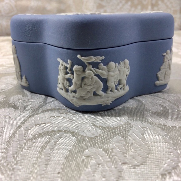 Vintage Wedgwood Blue Jasperware Trinket Box - Picture 3 of 10